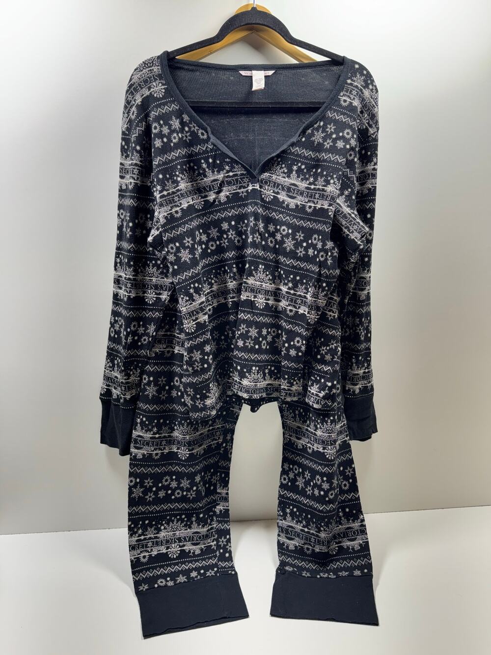 Victoria’s Secret Snowflake Women’s Pajama Set Sz XXL Black White Christmas